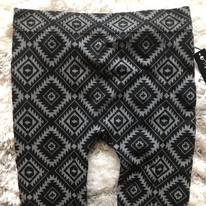 Aztec pattern print leggings